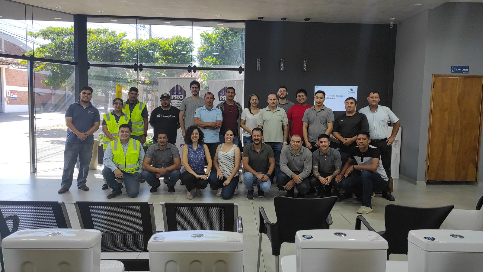 Equipo capacitado en oficinas